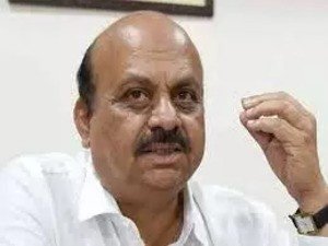 Karnataka Chief Minister urges EV makers to make e-cars affordable to common man