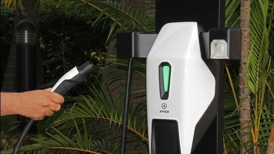 Pune civic body to set up e-vehicle charging stations
