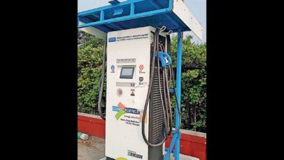 12 Kolkata roads to get 24 EV parking slots with charging infra this June