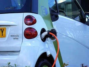 Total 16.73 lakh hybrid/EVs in India, Maharashtra tops the list with 2.96 lakh